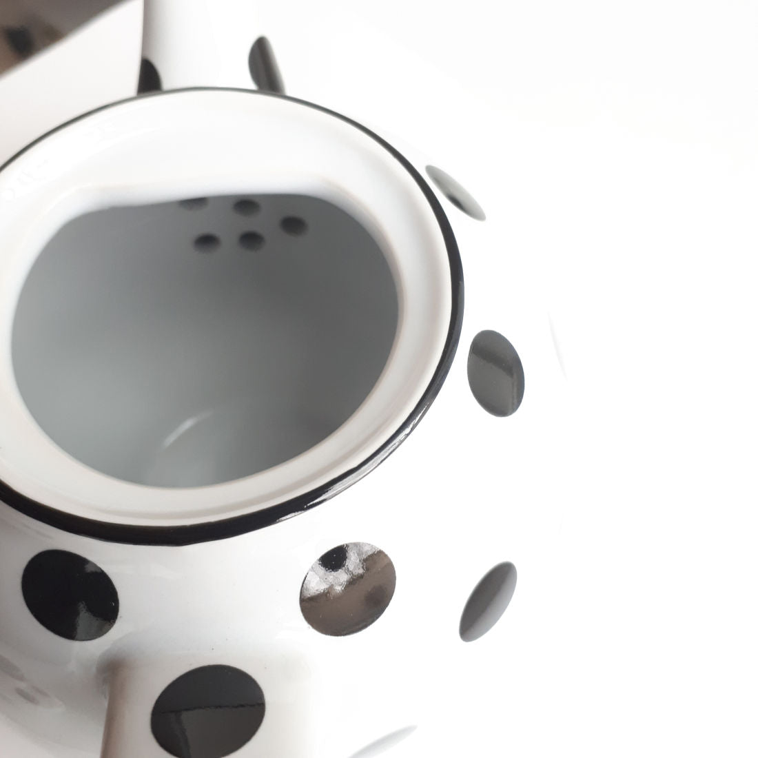 Teapot I polka dot black & white